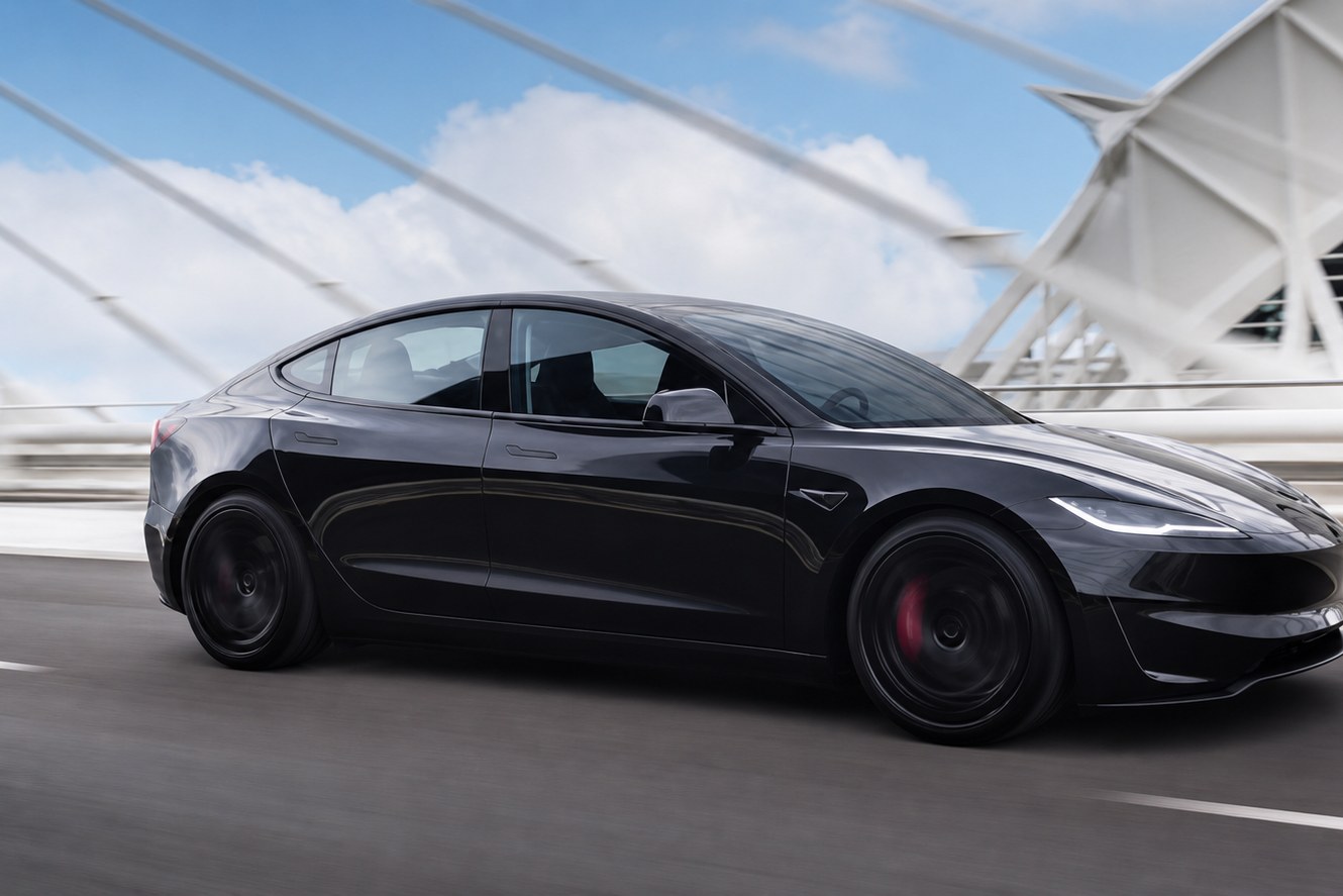 Чёрная Tesla Model 3